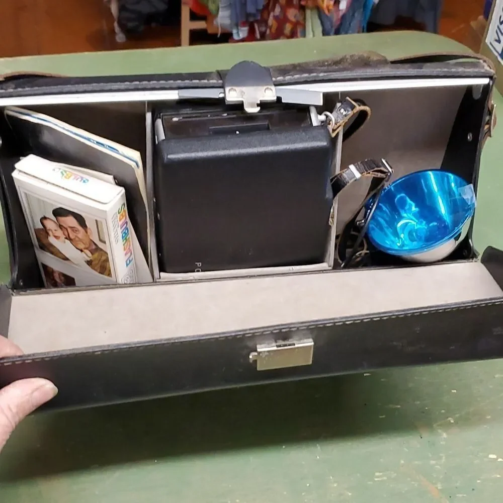Mid 20th Century Foldable Polaroid Land Automatic Camera Model‎ 100